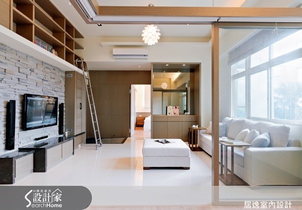 引光映照温暖木皮，勾勒温润简约宅